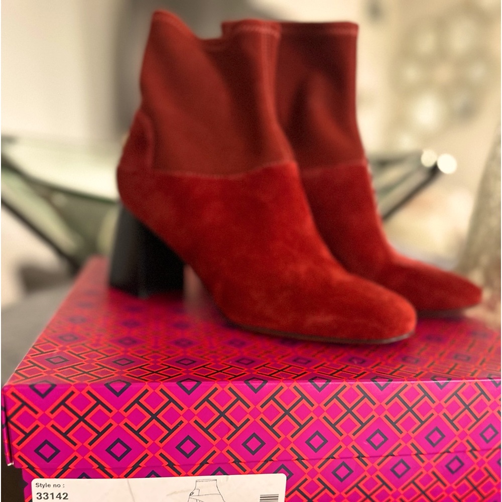 Tory Burch Kid Suede Sidney Bootie Sz 8 color Redwood ( burnt orange )